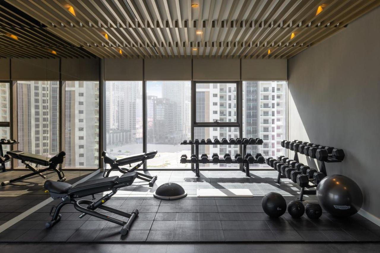 Paramount Hotel Midtown Ντουμπάι Εξωτερικό φωτογραφία The gym at the hotel